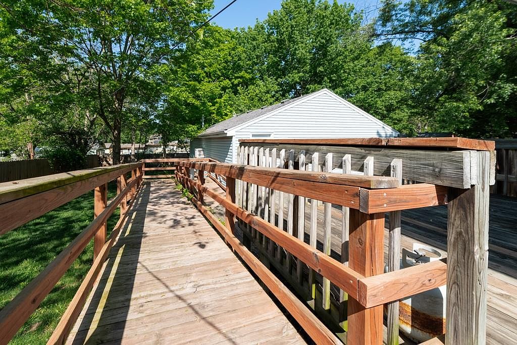 2400 Harvard Avenue — photo 22