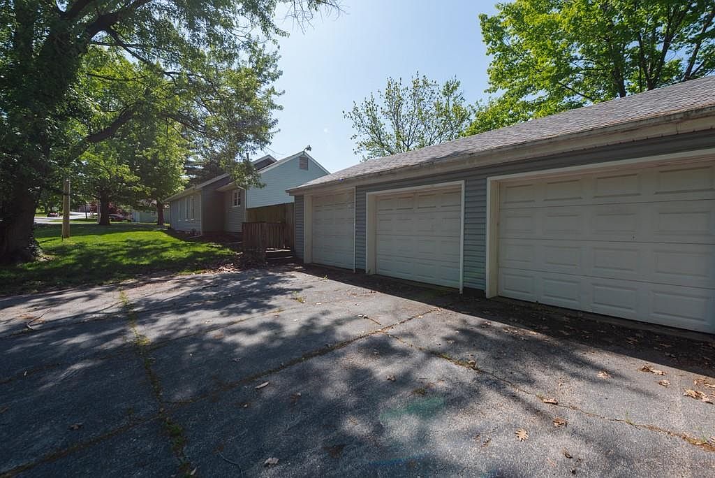 2400 Harvard Avenue — photo 23