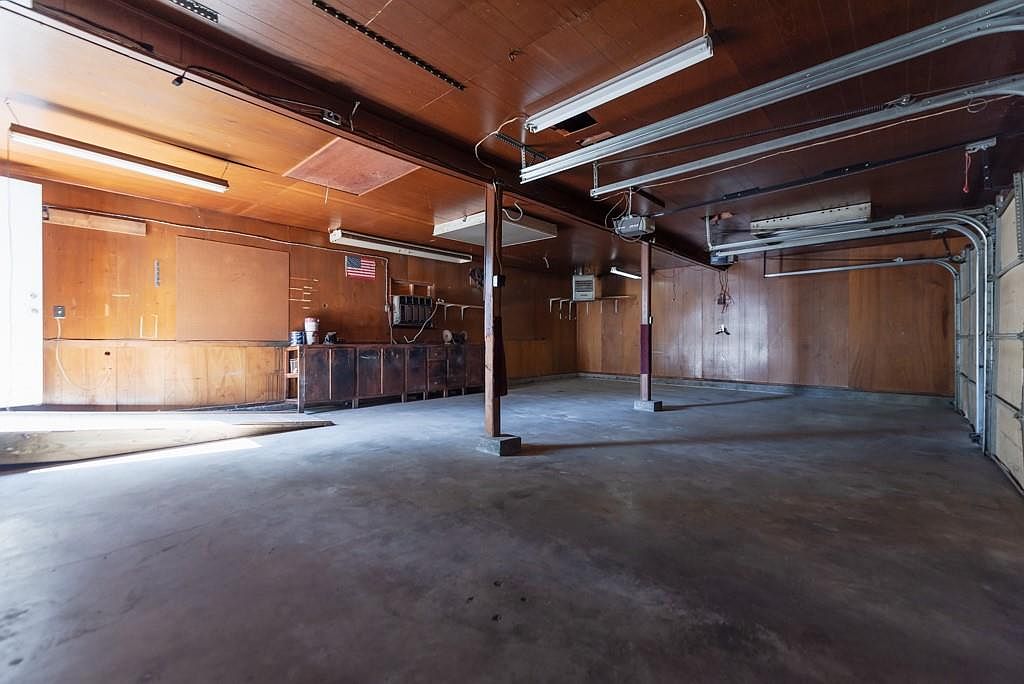 2400 Harvard Avenue — photo 27
