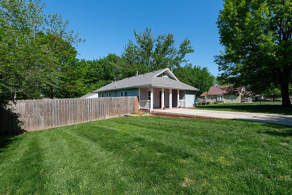 2400 Harvard Avenue — photo 28