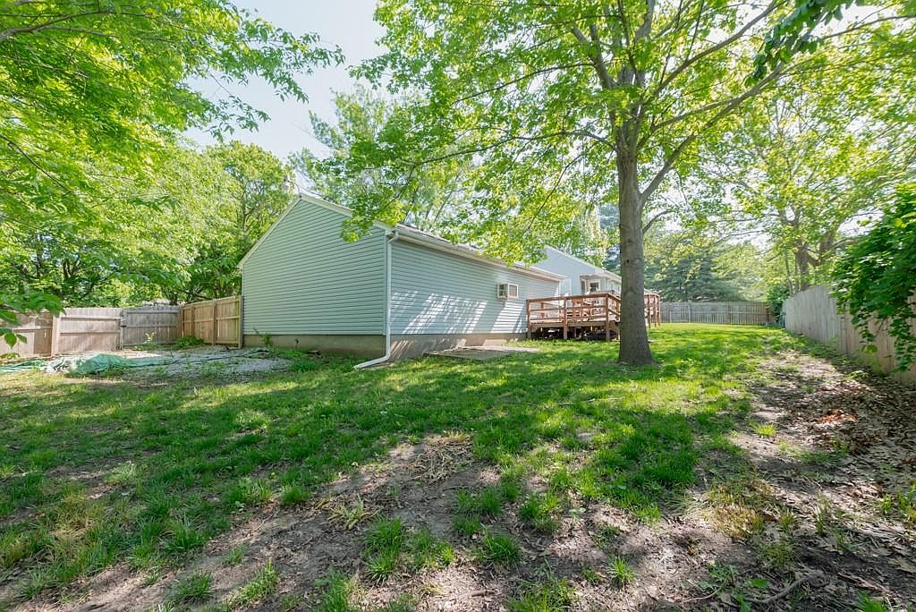 2400 Harvard Avenue — photo 33