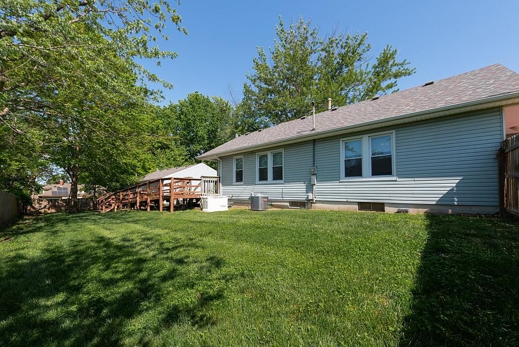 2400 Harvard Avenue — photo 35