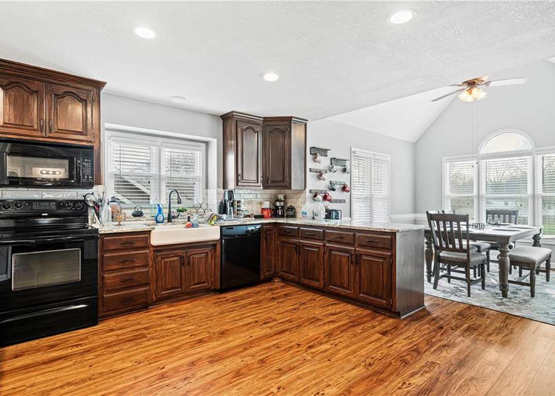 2431 S Seminole Drive — photo 11