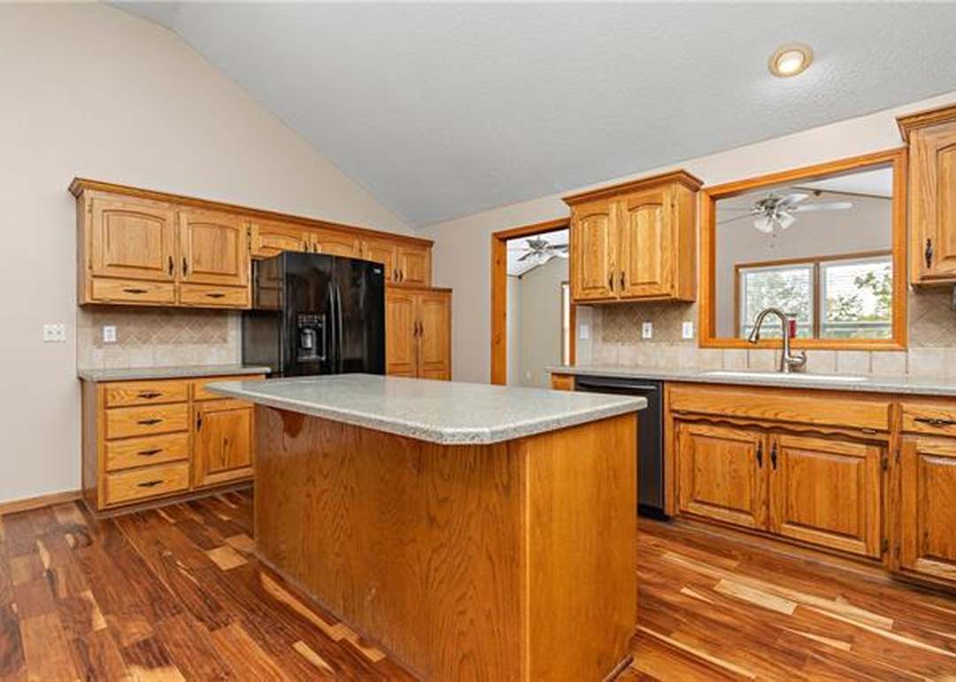 249 W COLLEEN Drive — photo 2