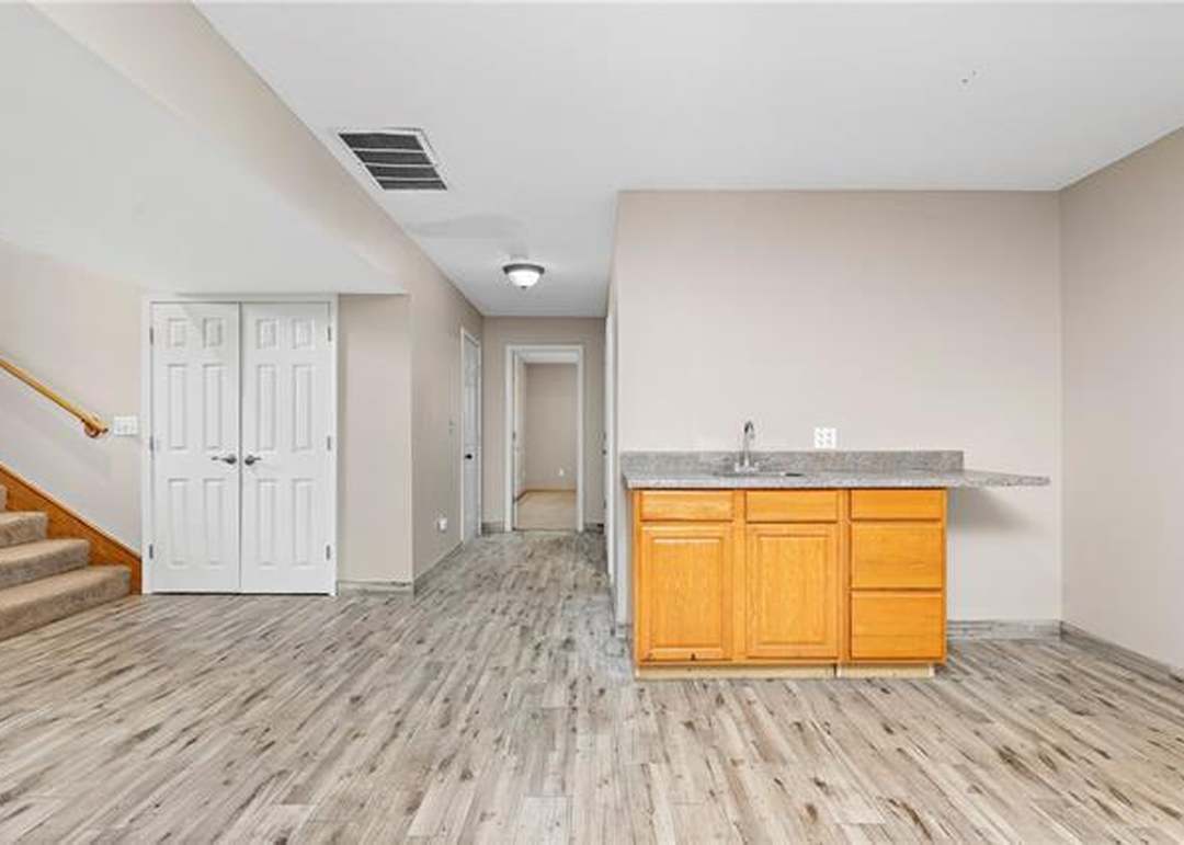 249 W COLLEEN Drive — photo 3