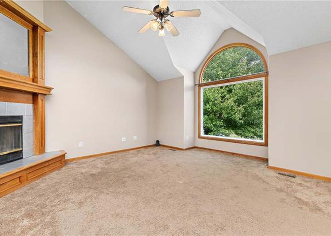 249 W COLLEEN Drive — photo 6