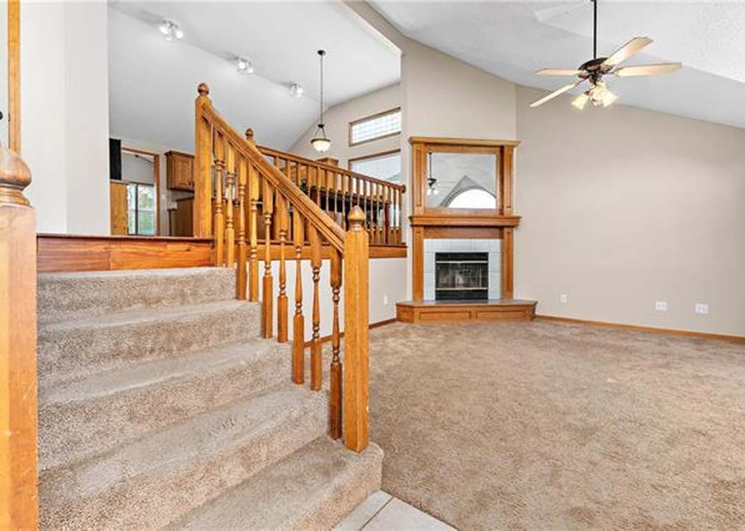 249 W COLLEEN Drive — photo 10