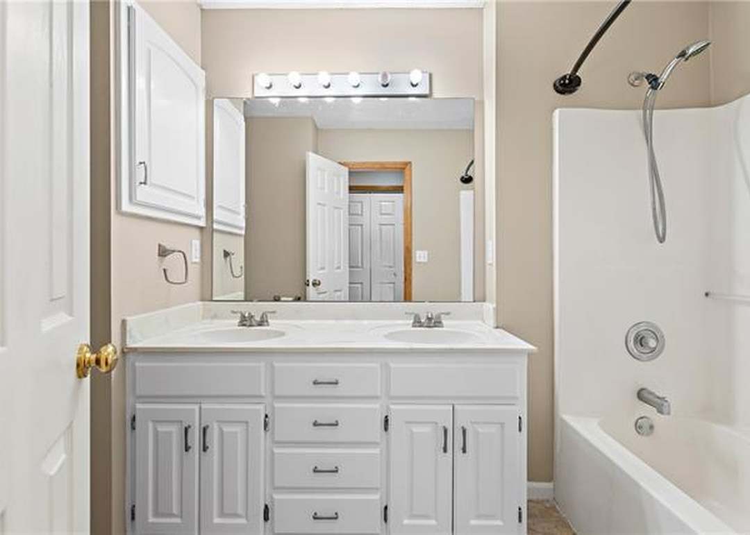 249 W COLLEEN Drive — photo 24