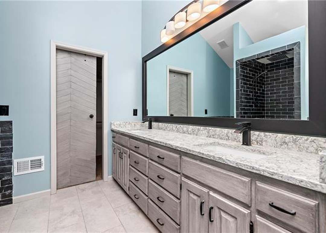 249 W COLLEEN Drive — photo 30