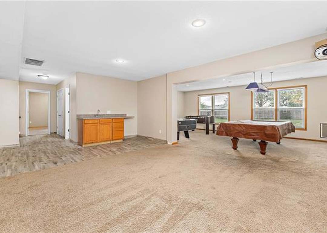 249 W COLLEEN Drive — photo 32