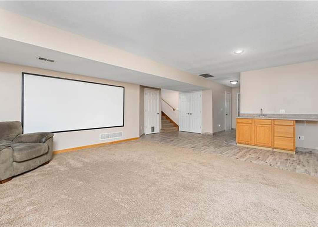 249 W COLLEEN Drive — photo 33