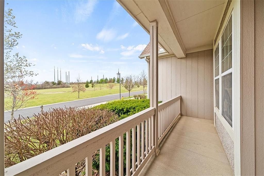 25106 W 85 Terrace — photo 4