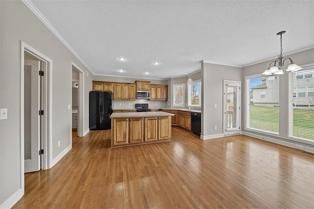 25106 W 85 Terrace — photo 12