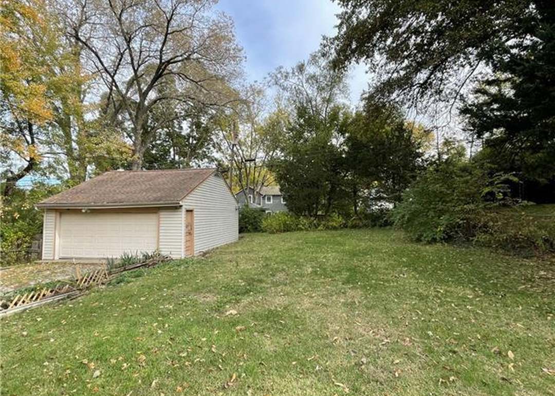 2607 S 28th Street — photo 11