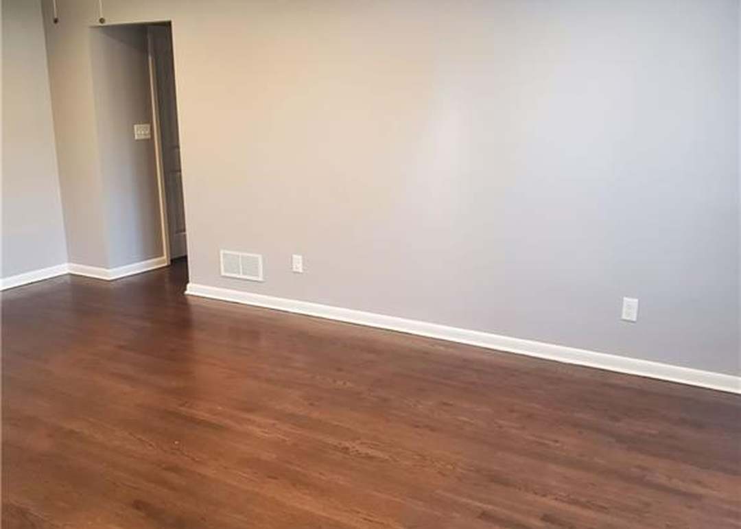 2701 S Northern Boulevard — photo 3