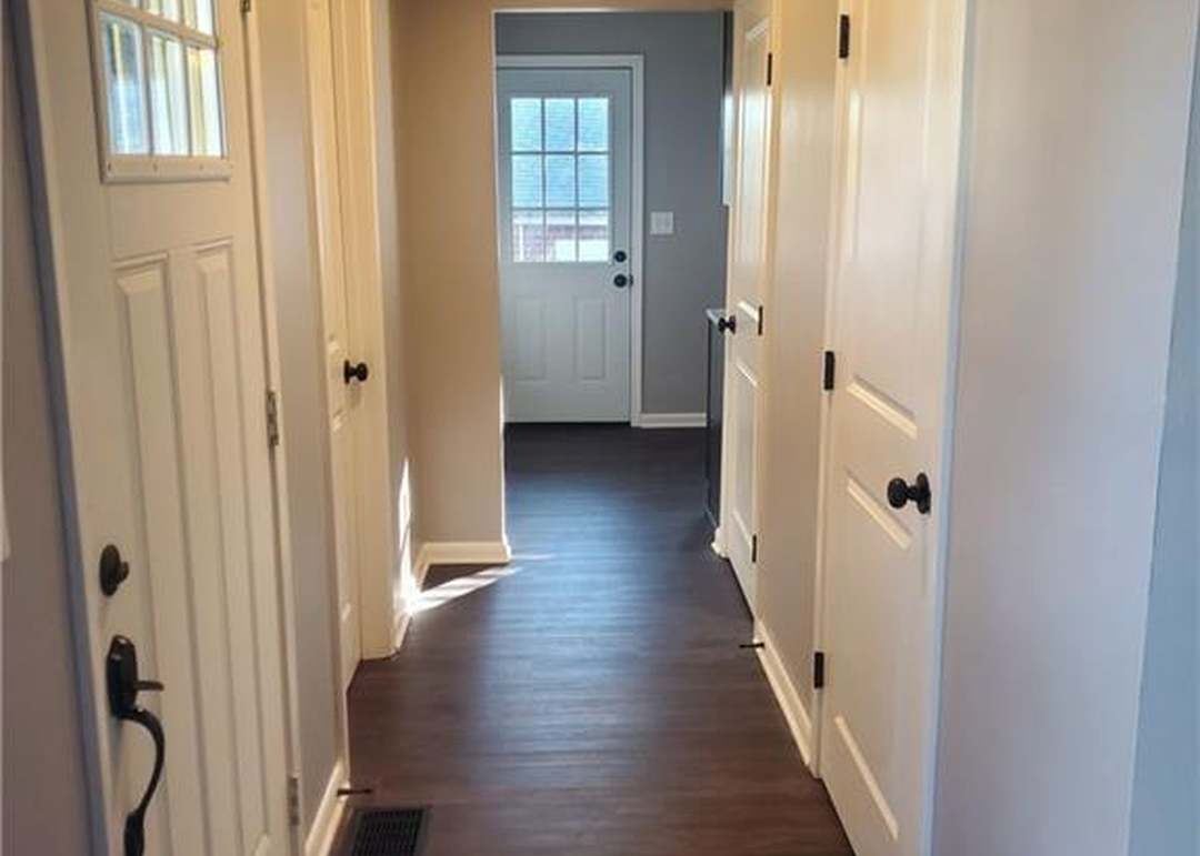 2701 S Northern Boulevard — photo 21