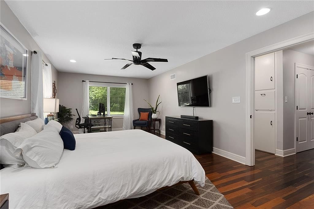 2908 W 95th Street — photo 21
