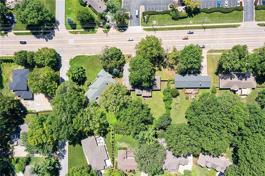 2908 W 95th Street — photo 32