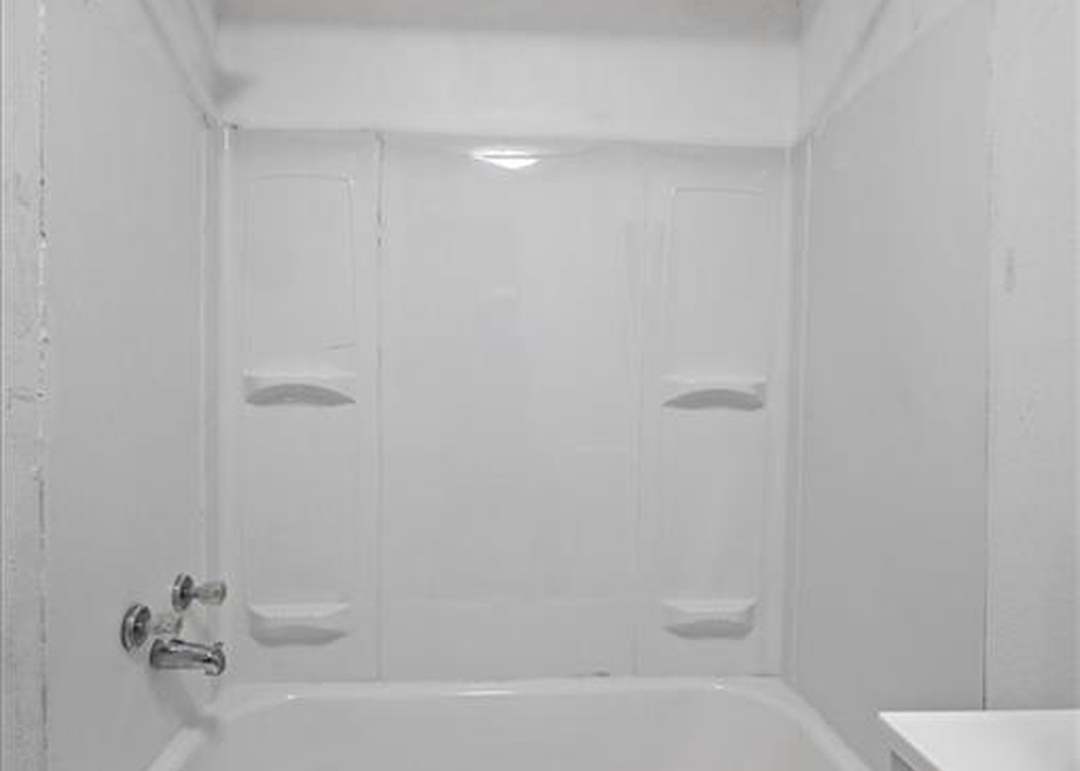 2917 E 61st Street — photo 3