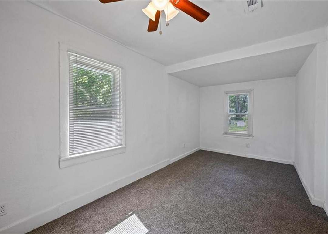2917 E 61st Street — photo 5