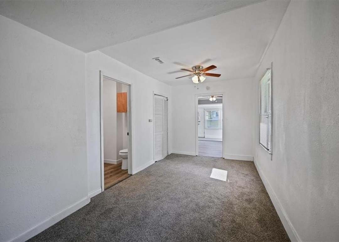 2917 E 61st Street — photo 13