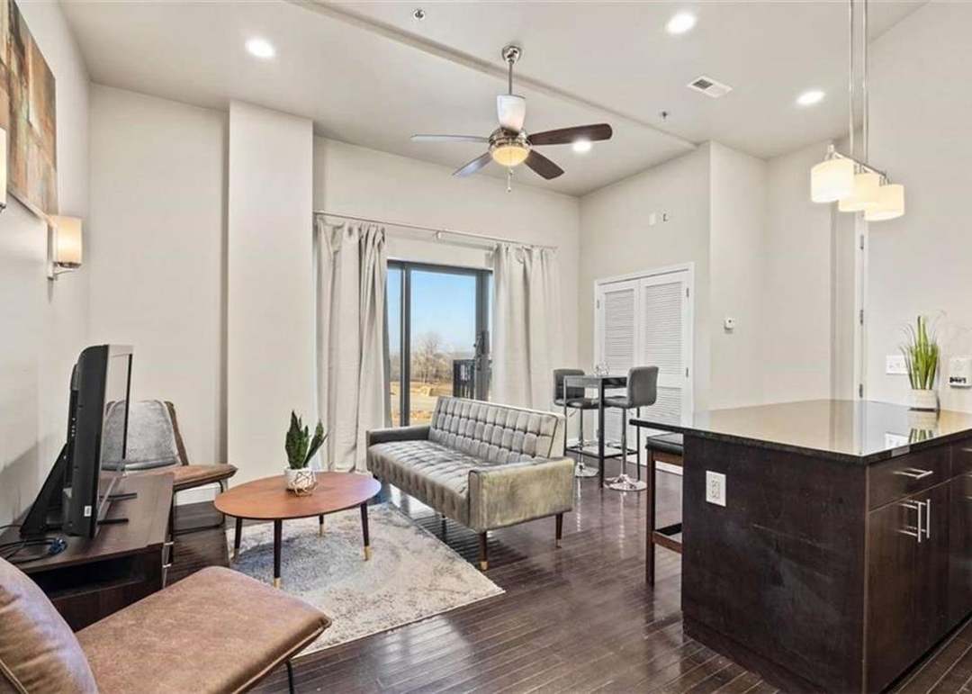 2940 Baltimore Avenue — photo 8