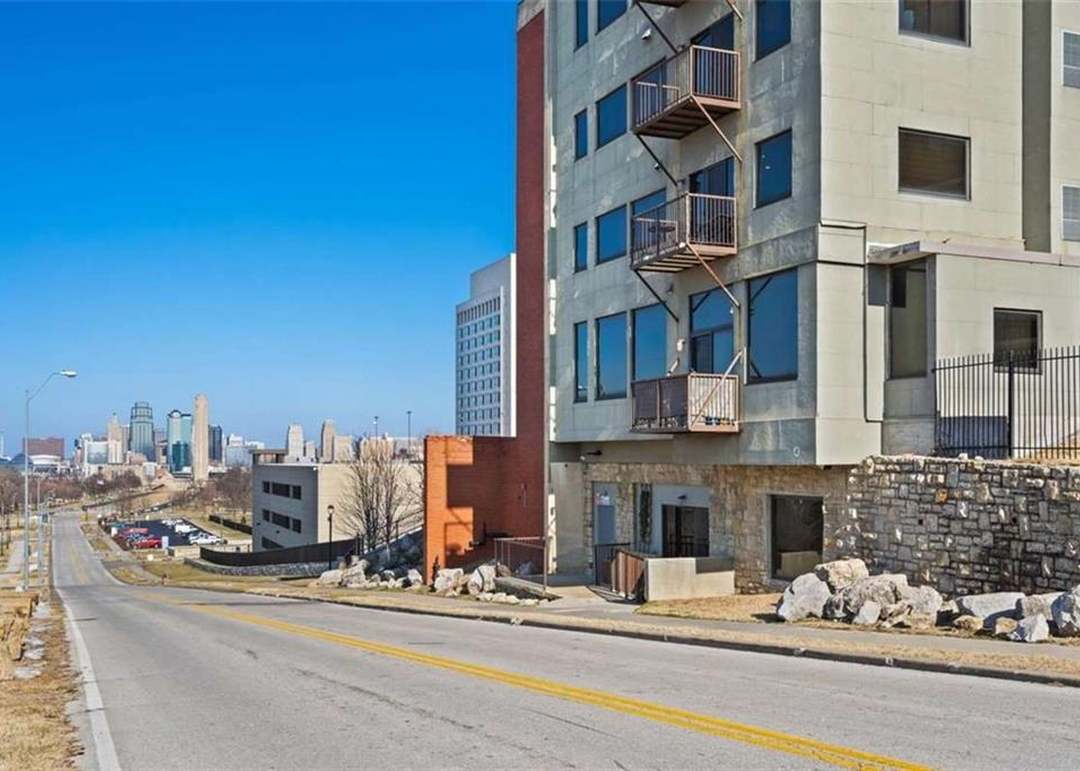 2940 Baltimore Avenue — photo 23