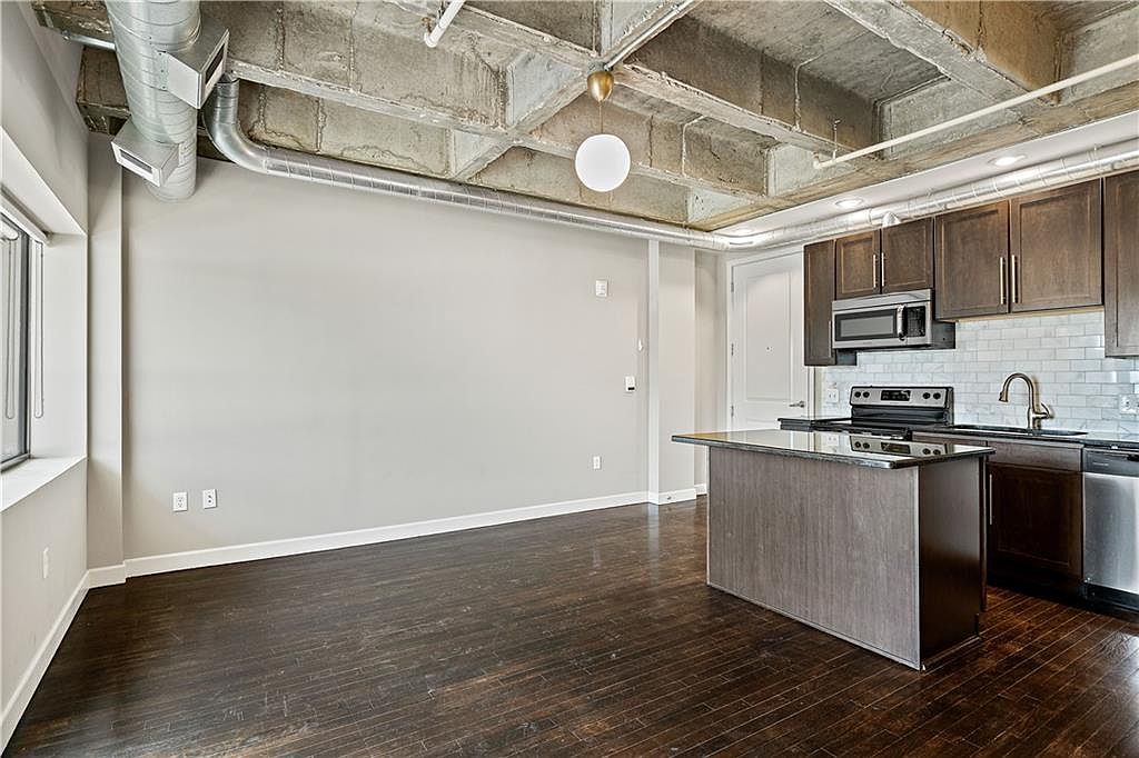 2940 Baltimore Avenue — photo 4