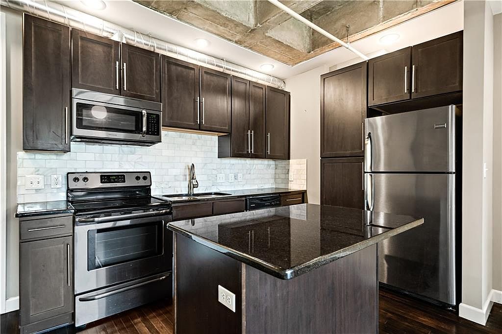 2940 Baltimore Avenue — photo 8