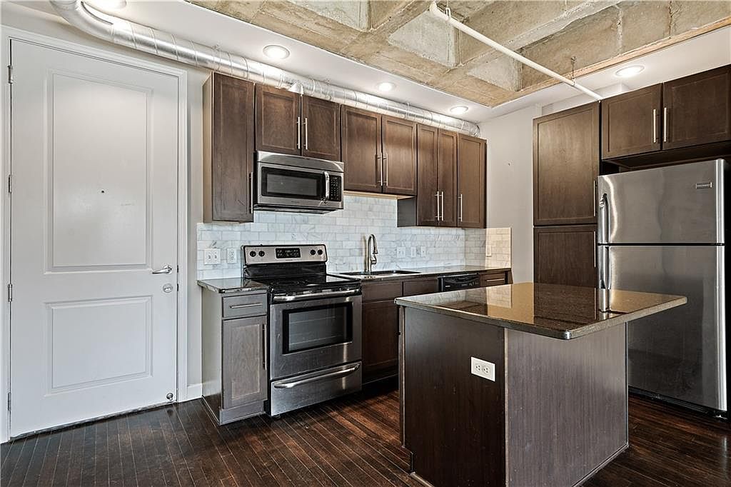 2940 Baltimore Avenue — photo 9