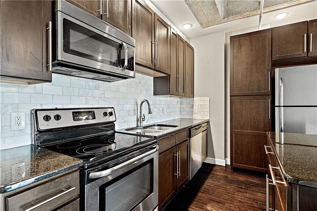 2940 Baltimore Avenue — photo 10