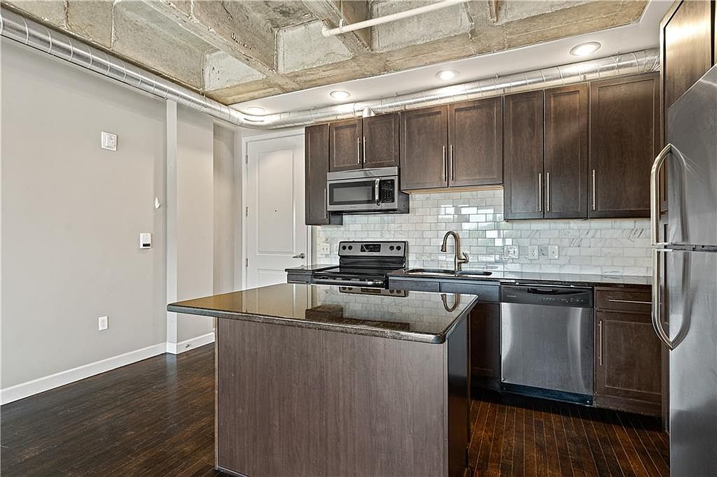 2940 Baltimore Avenue — photo 11