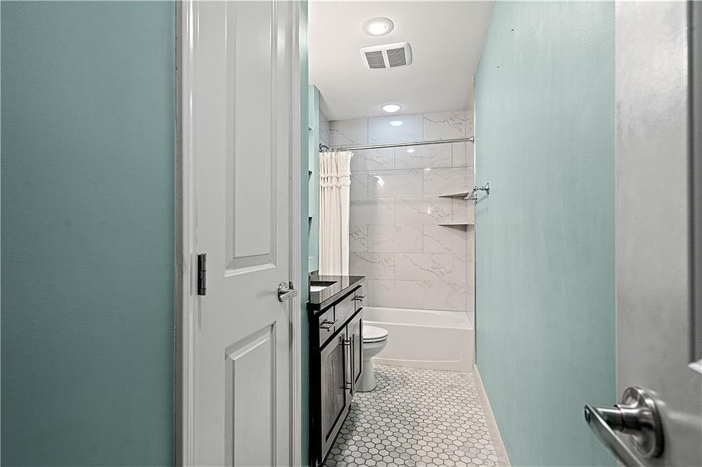 2940 Baltimore Avenue — photo 16