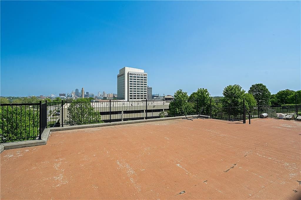 2940 Baltimore Avenue — photo 23