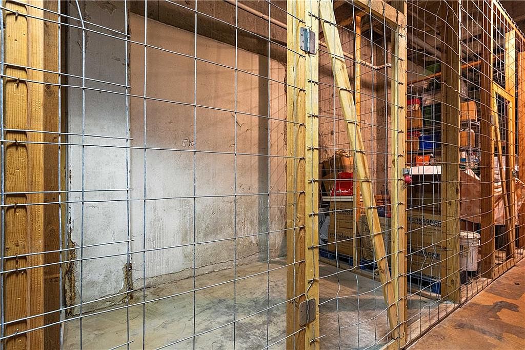 2940 Baltimore Avenue — photo 30