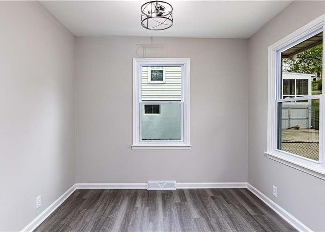 2949 NE CATES STREET — photo 2