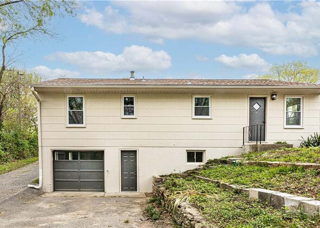 2949 NE CATES STREET — photo 3