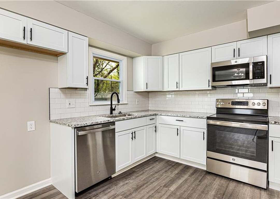2949 NE CATES STREET — photo 11