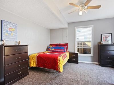 300 W Cheyenne Street — photo 17