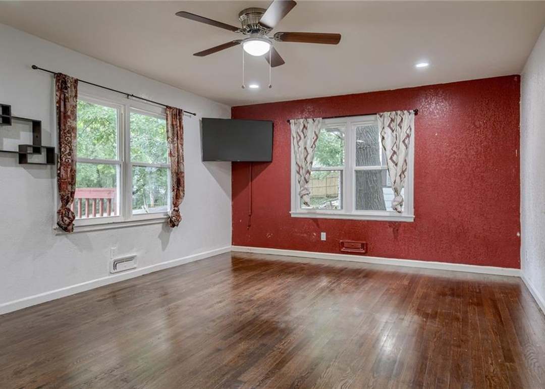 3018 Wallace Avenue — photo 2