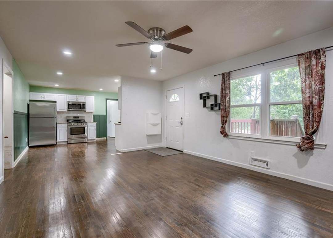 3018 Wallace Avenue — photo 10