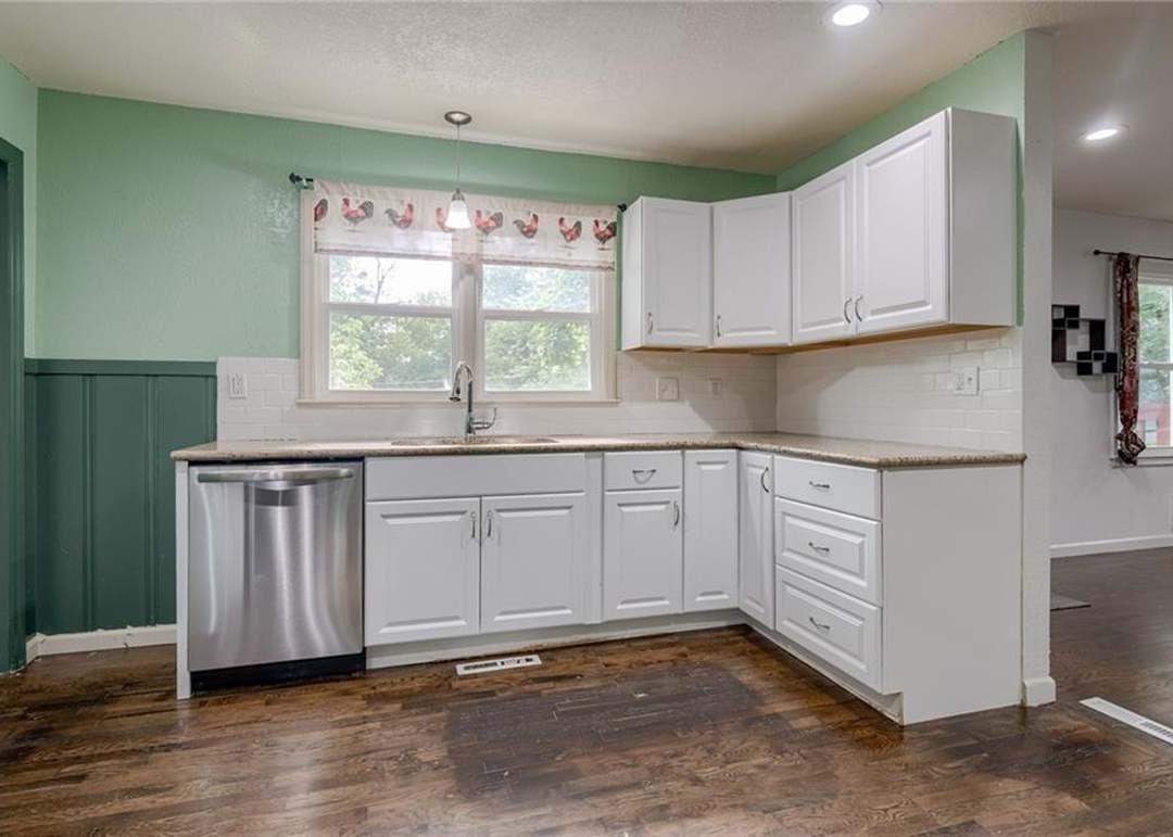 3018 Wallace Avenue — photo 12
