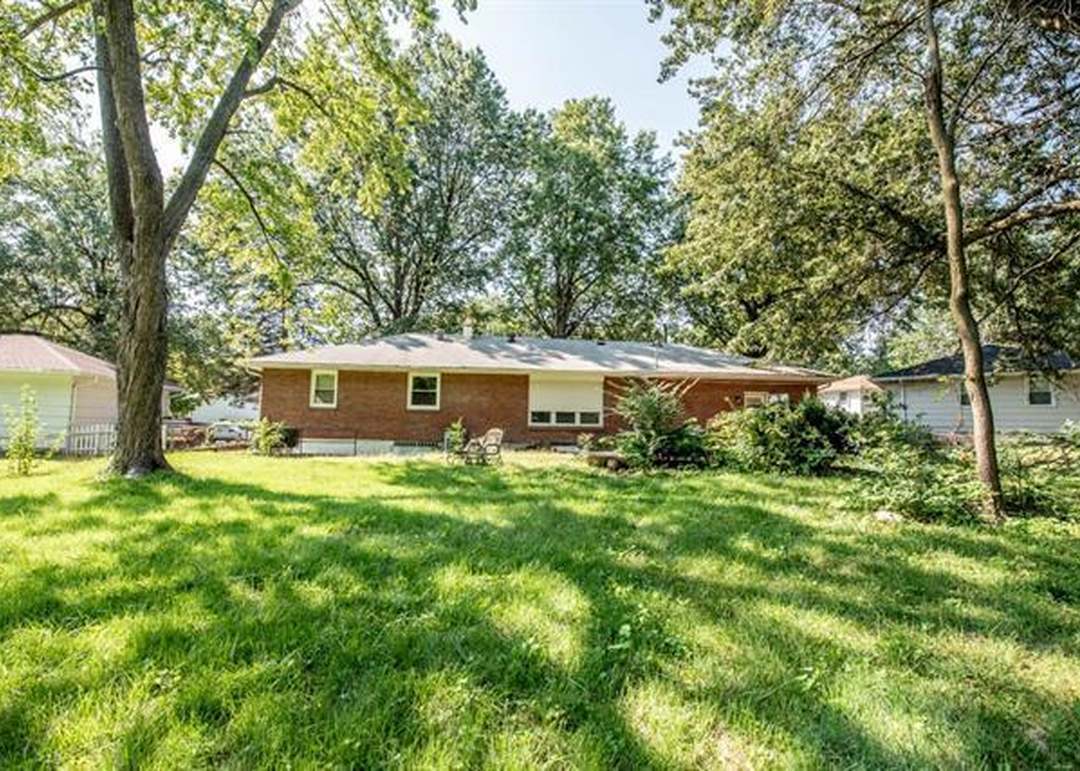 302 MANOR Court — photo 2
