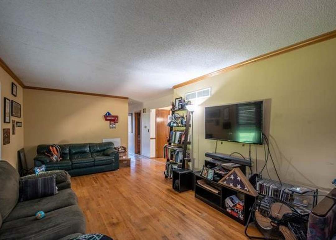 302 MANOR Court — photo 5
