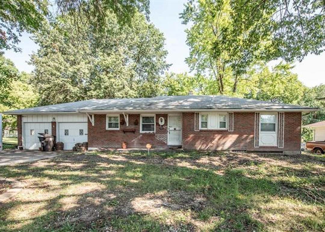 302 MANOR Court — photo 6