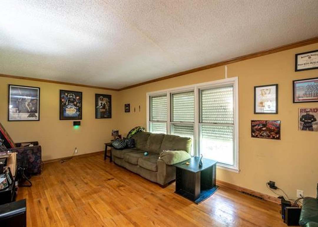302 MANOR Court — photo 7