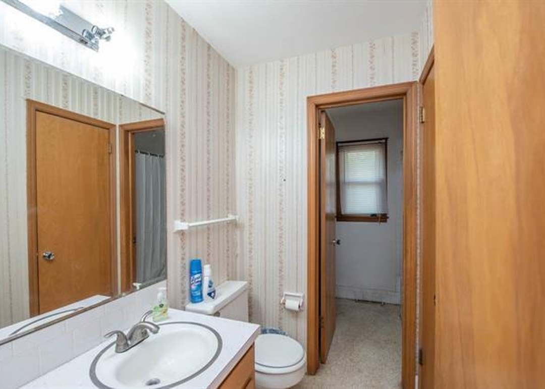 302 MANOR Court — photo 9