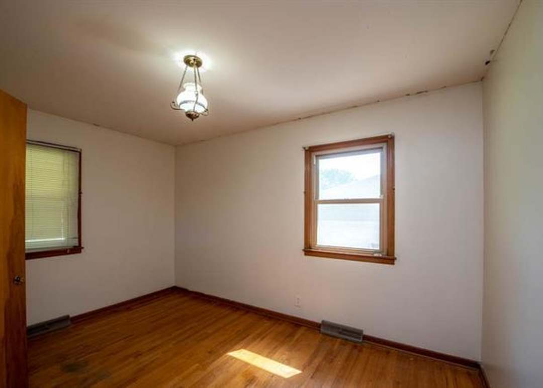 302 MANOR Court — photo 10
