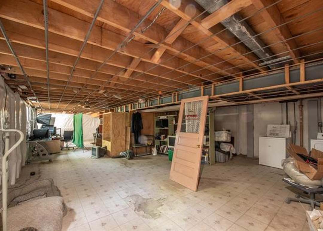 302 MANOR Court — photo 12