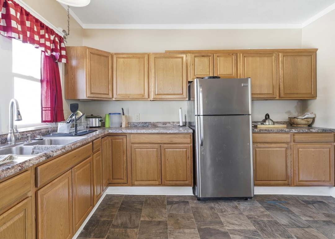 305 E Elm Street — photo 2